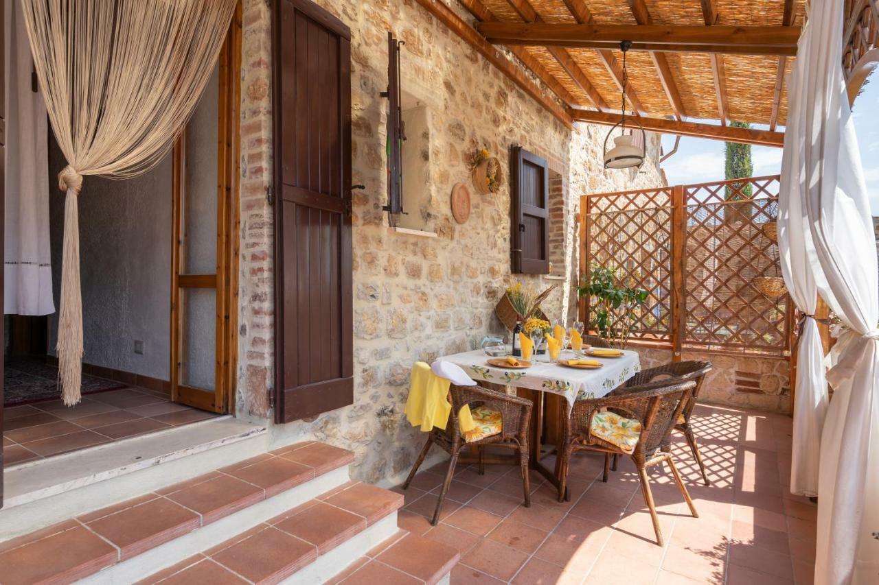 Giulia Superior Apartment Shared Pool Wi-Fi Casole d'Elsa Luaran gambar