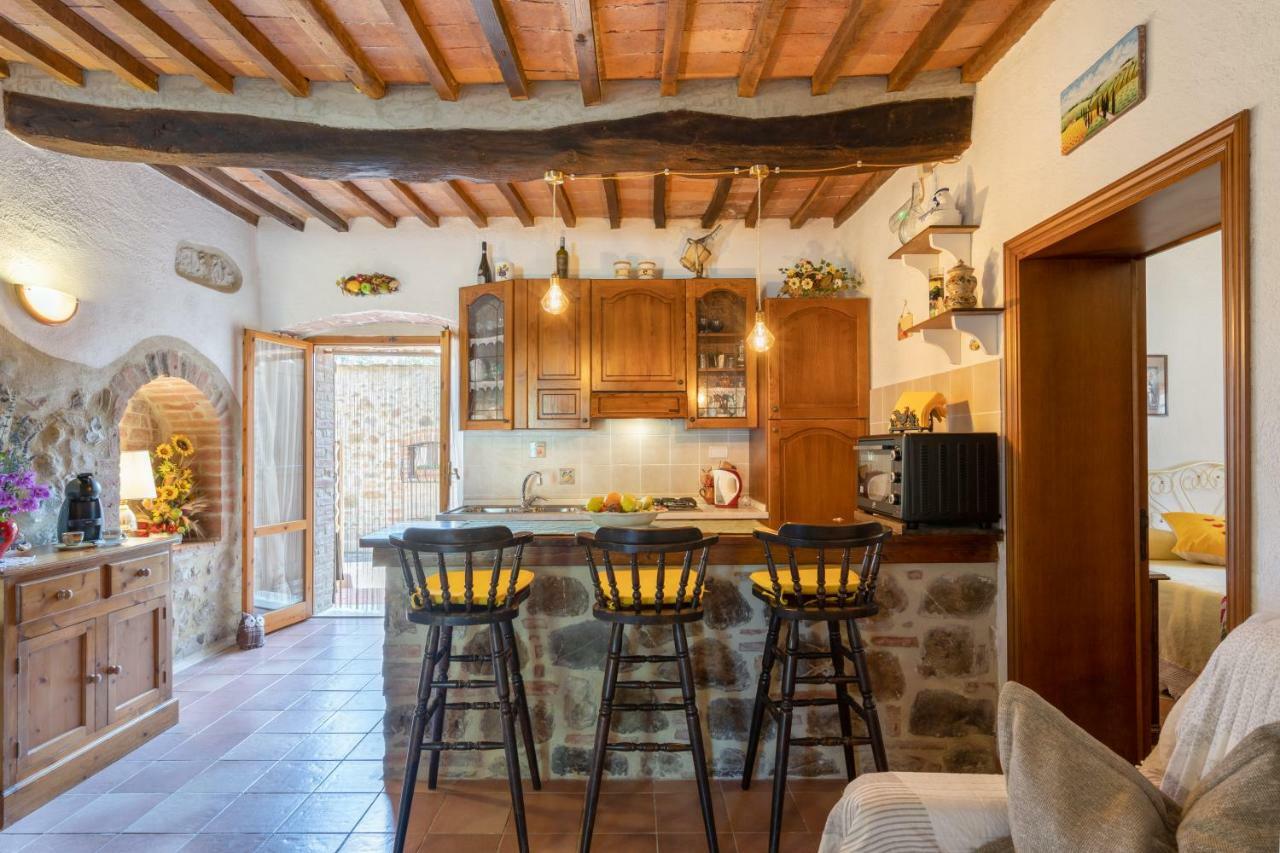 Giulia Superior Apartment Shared Pool Wi-Fi Casole d'Elsa Luaran gambar