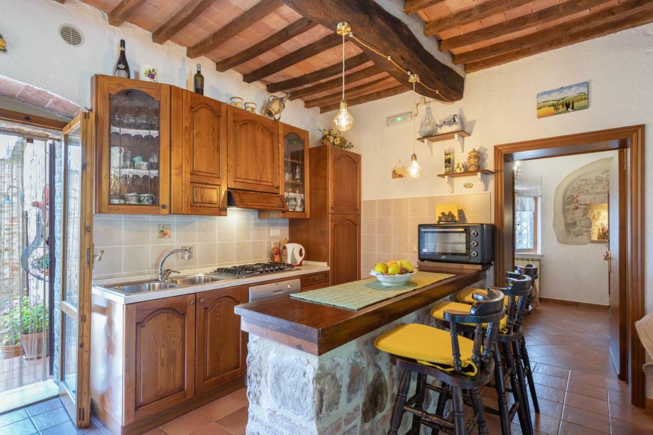 Giulia Superior Apartment Shared Pool Wi-Fi Casole d'Elsa Luaran gambar